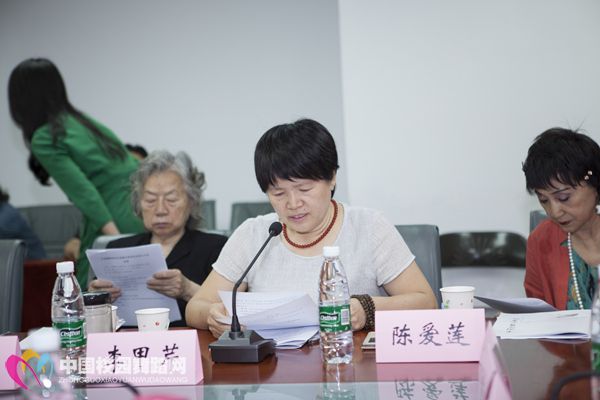 2.李甲芹宣读《中国舞蹈家协会昆舞专家委员会章程》.jpg